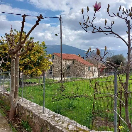 Holiday home The Stone House-zacharatos Nikolaos
